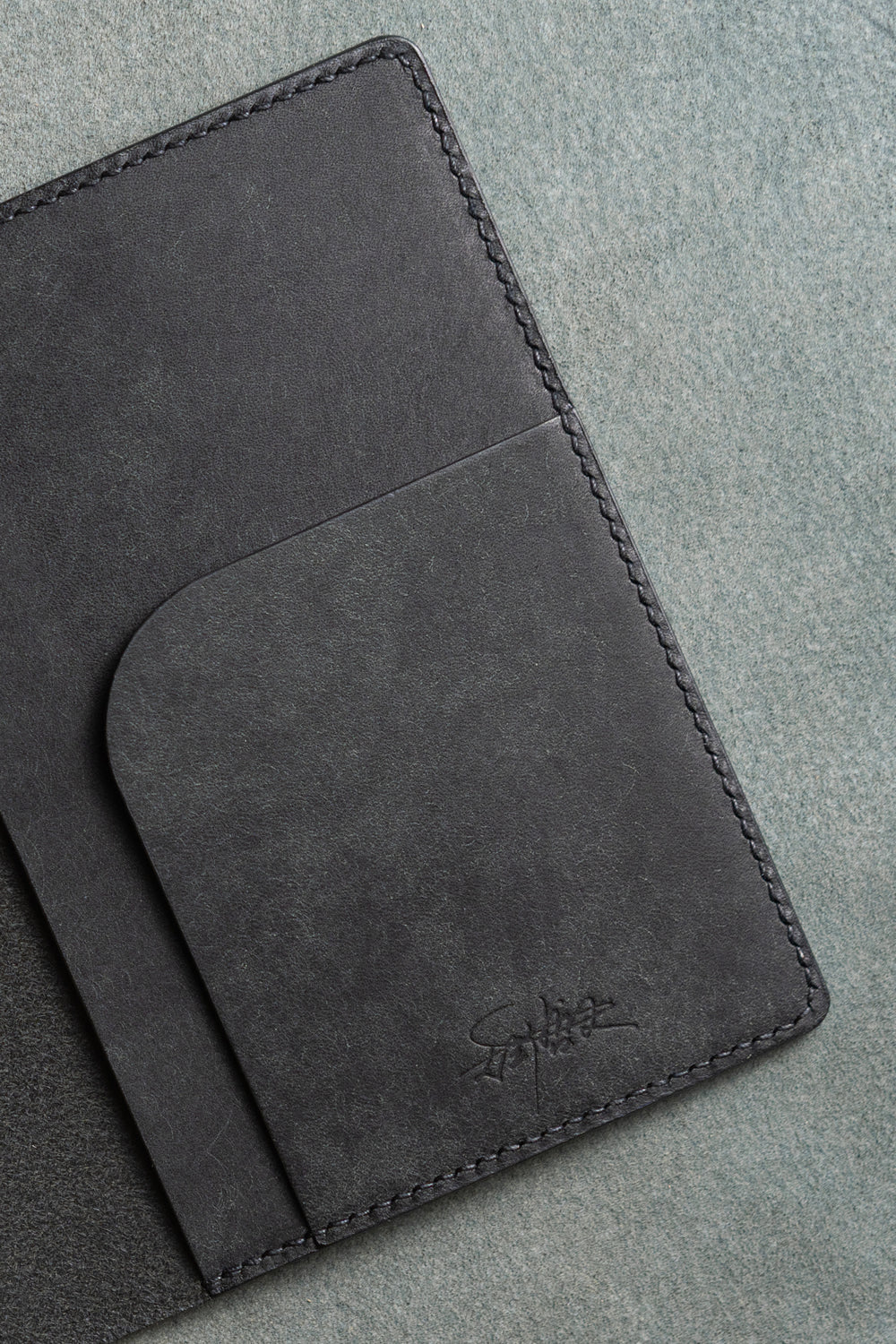 サイン × パスポートケース