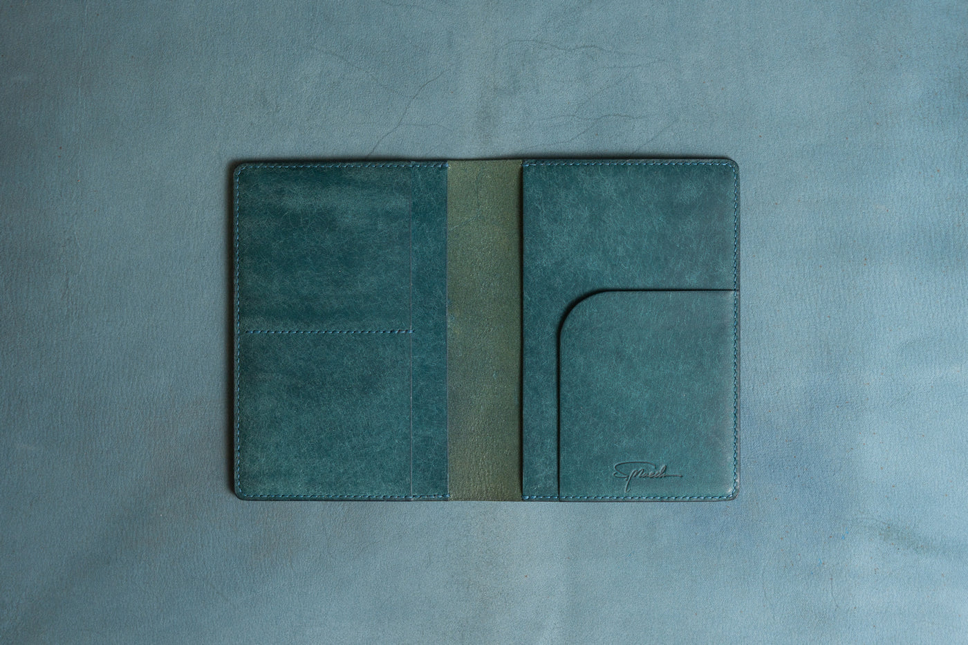 サイン × パスポートケース