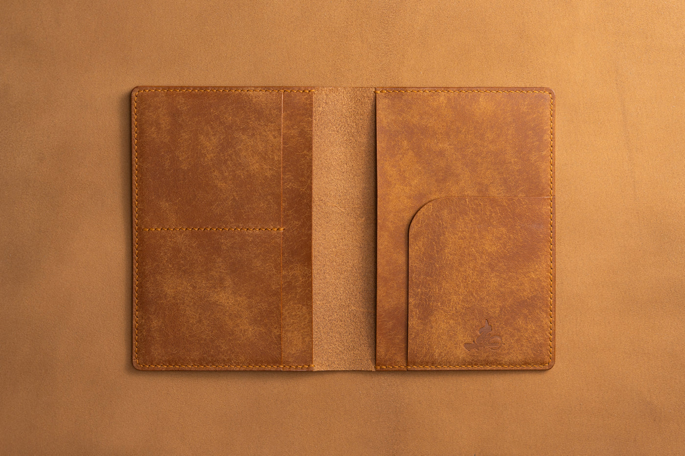 サイン × パスポートケース